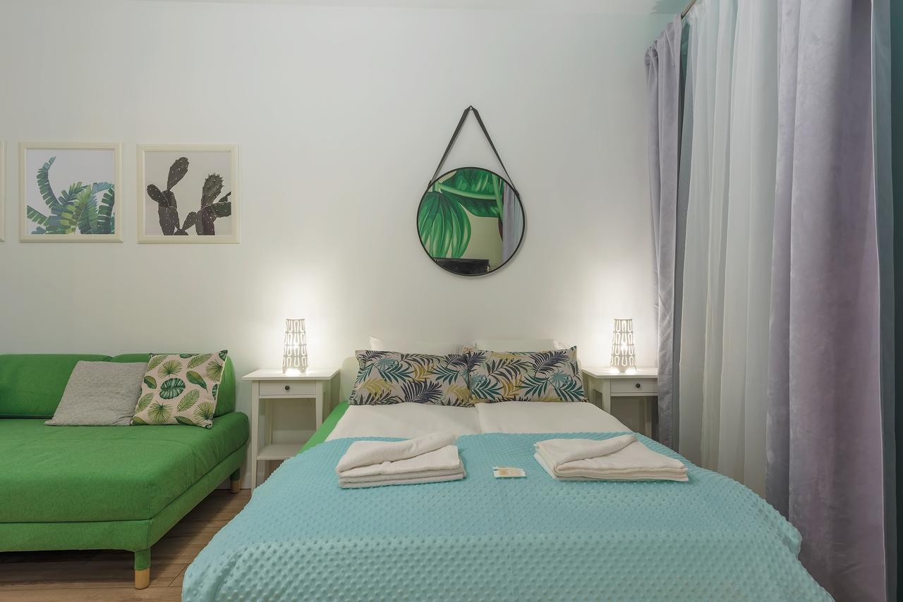 Around Market Square Apartments คราคูฟ ภายนอก รูปภาพ