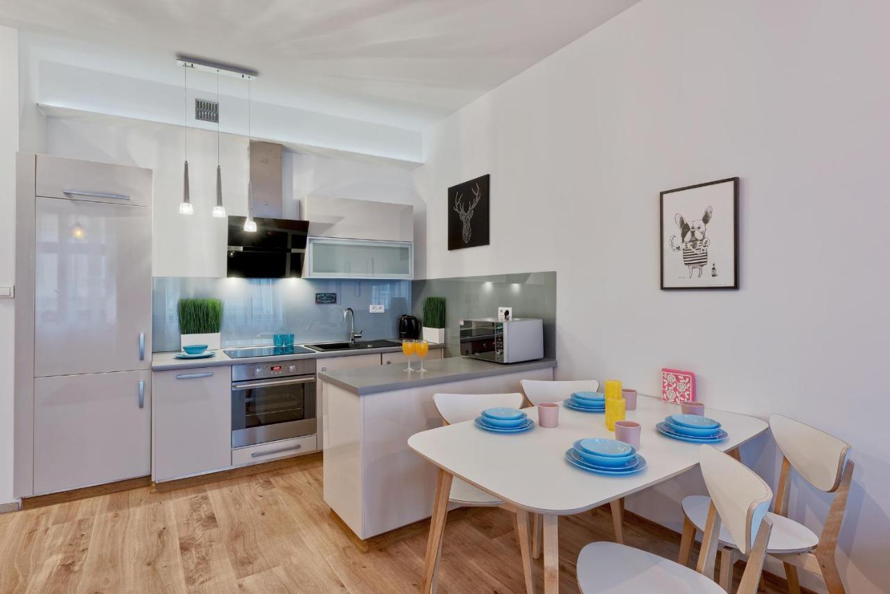 Around Market Square Apartments คราคูฟ ภายนอก รูปภาพ